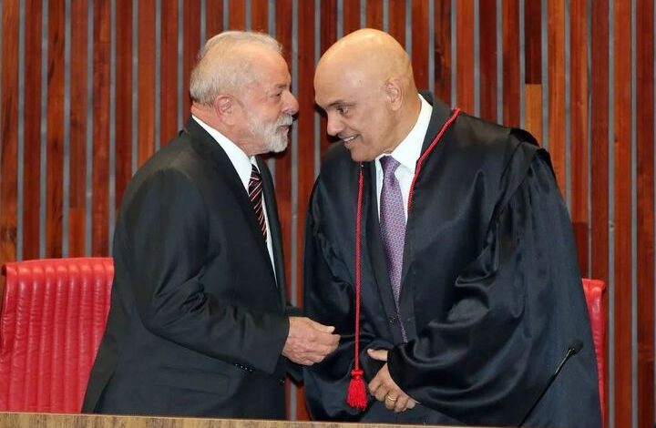  Lula e Moraes vão a samba após diplomação no TSE