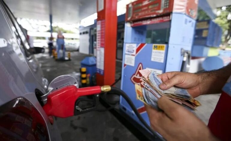  Governo Lula reage a aumento da gasolina em postos; secretário suspeita de ação ‘orquestrada