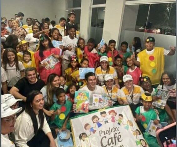  TUCURUÍ | Crianças do projeto “Café com Jesus” recepcionam o Governador Helder durante reinauguração da agência do DETRAN
