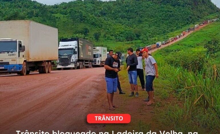  PACAJÁ | Trânsito bloqueado na Ladeira da Velha, na Transamazônica