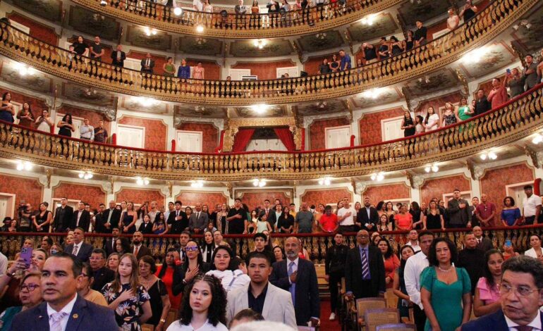  BELÉM | Alepa celebra a formatura da 1ª turma do curso superior de Gestão Pública, no Theatro da Paz