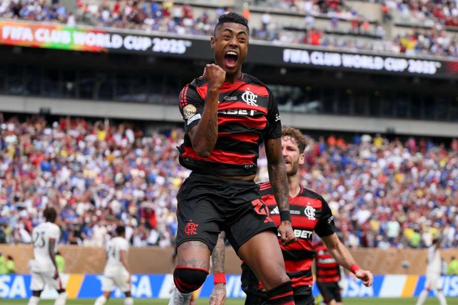 Flamengo faz grande jogo, vence Chelsea de virada e lidera o Grupo D